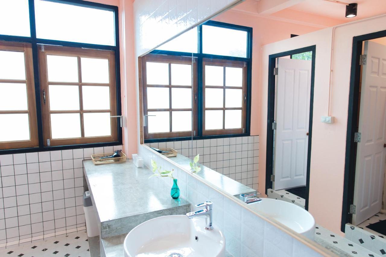 Bangpho Story Hostel Bangkok Bagian luar foto
